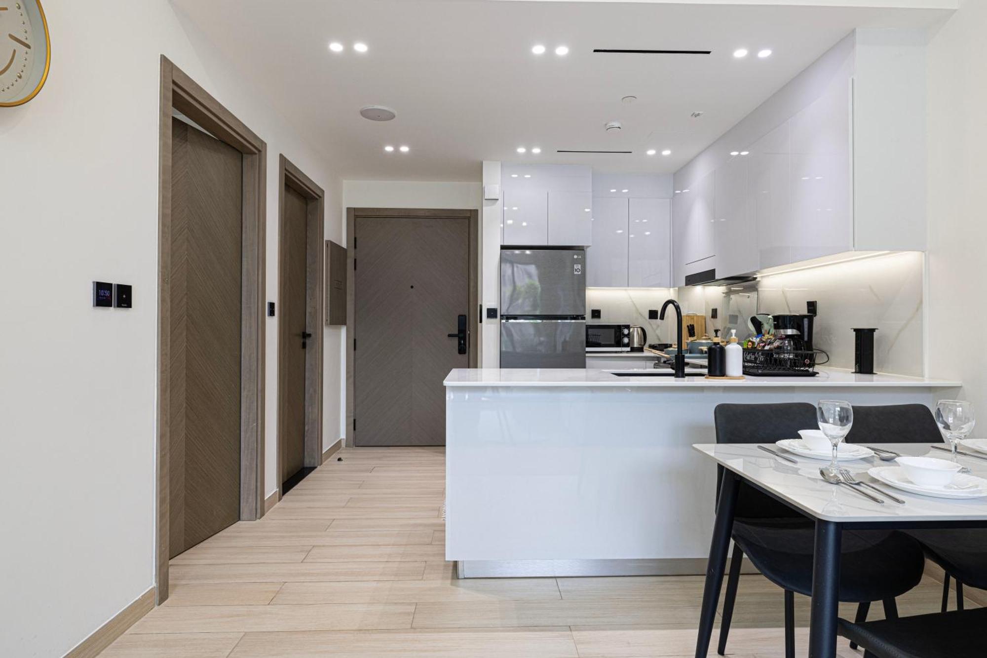 Apartment Smart In Jvc With Pool, Gym Near Circle Mall
